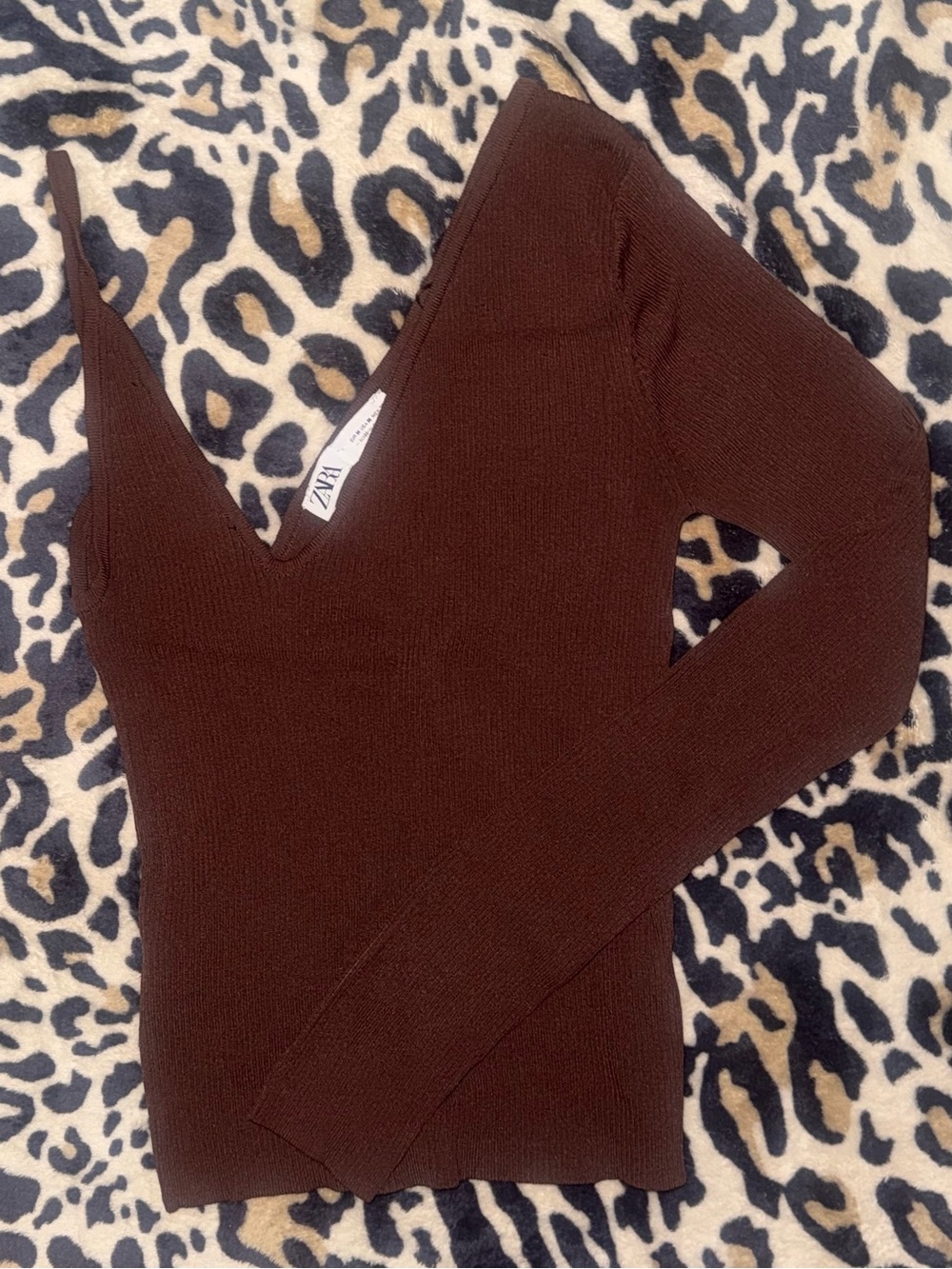 Zara Chocolate Ribbed V-Neck Top, Medium